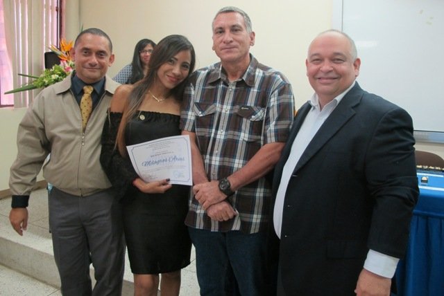 Milagros Arias (10 años de servicio)